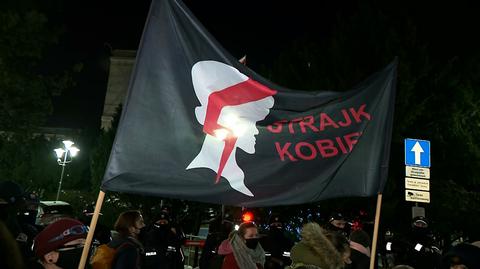 Strajk Kobiet powrócił na ulice. W Warszawie doszło do starć z policją
