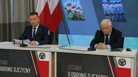 26.10.2021 | Kaczyński i Błaszczak przedstawili ustawę o obronie ojczyzny. Długa prezentacja znużyła wicepremiera