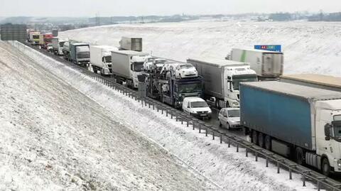 05.02.2018 | Dwa karambole na A4. Zderzyły się cztery ciężarówki i dziewięć osobówek