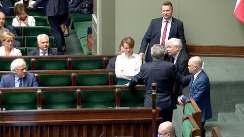 10.06.2020 | Minister Emilewicz nie słyszała słów Kaczyńskiego. Powodem "słaba akustyka", zdradza Gowin