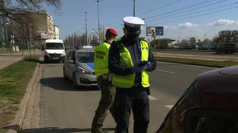 Policyjne kontrole na ulicach. W święta powinniśmy nadal pozostać w domu