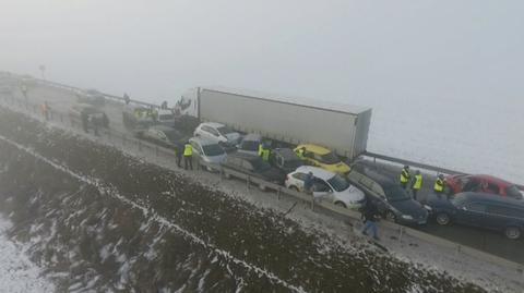 Na drogach ślisko, widoczność mocno ograniczona. Pogoda nie rozpieszcza kierowców
