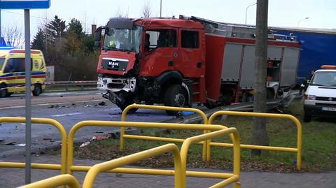 02.12.2021 | Tragedia w Czernikowie. Wóz strażacki zderzył się z tirem, zginęło dwoje strażaków