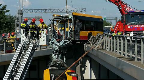 Wypadek autobusu w Warszawie. Śledczy czekają na wyniki badań toksykologicznych kierowcy