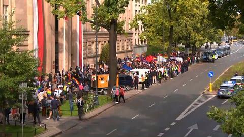 "Szkoła nie może dzielić, szkoła musi łączyć". Protest przeciw nominacji nowego ministra edukacji