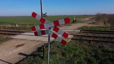 12.04.2022 | 11-latek w ciężkim stanie trafił do szpitala. Chłopiec na quadzie wjechał pod pociąg