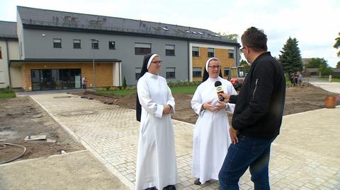 28.08.2018 | Zakonnice "pingwiny" i ich podopieczni wprowadzają się do nowego domu