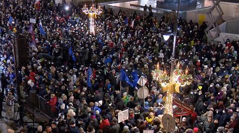 19.12.2021 | Protest przed Pałacem Prezydenckim. "Przyszłam też tu dla siebie"