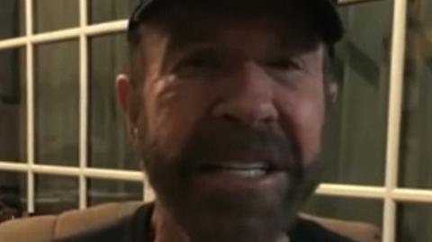 21.01.2021 | Chuck Norris nagrał wiadomość dla Jurka Owsiaka. "Dżurek! Wow! Świetna robota"