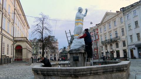 04.03.2022 | Mieszkańcy Lwowa zabezpieczają zabytki przed ewentualnym ostrzałem