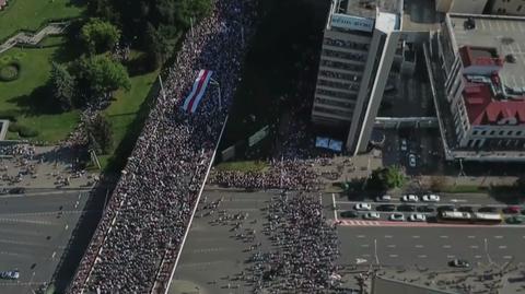 Tysiące ludzi maszerują przez centrum stolicy Białorusi