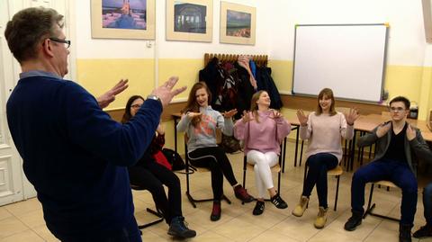 Białostocka szkoła uczy języka migowego