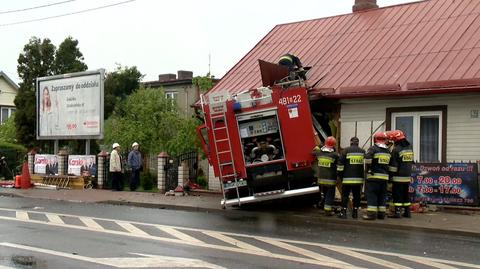 15.05.2019 | "Byłem w kuchni, usłyszałem wielki huk". Po zderzeniu straż pożarna wjechała w budynek