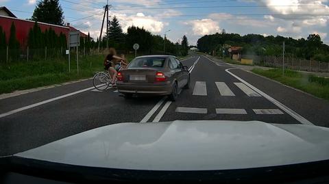 18-latek z impetem wjechał na pasy. Rowerzystki zatrzymały się w ostatniej chwili