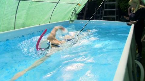 08.05 | Wszystkie baseny zamknięte, więc 15-letnia pływaczka trenuje w basenie ogrodowym