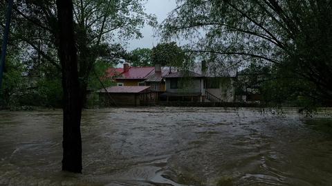 Zalane ulice i ewakuowani mieszkańcy. Synoptycy: to jeszcze nie koniec