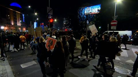 Polonez przed siedzibą PiS i w Poznaniu. A w Krakowie techno