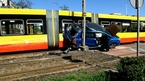 26.04.2018 | Samochód zmiażdżony przez tramwaj w Warszawie