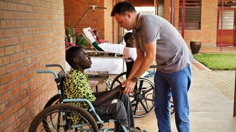 29.12.2018 | "Zrozumiałem, że muszę zrobić coś więcej". Jak Szymon Hołownia pomaga dzieciom w Kongu?