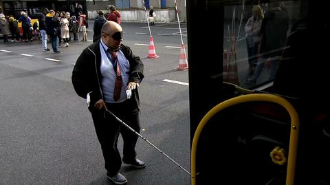Warszawscy kierowcy autobusów uczyli się pomagać niewidomym pasażerom