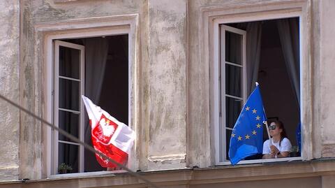 Eurobarometr: większość Polaków popiera działania Brukseli na rzecz demokracji i praworządności