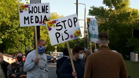 Milczący protest przed siedzibą Trójki