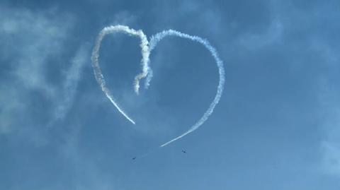 Pokazy lotnicze nad taflą jeziora. Rusza dwudziesta edycja Mazury Air Show