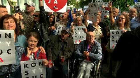 Prezes Gersdorf przyszła do SN. Manifestacje poparcia w wielu miastach