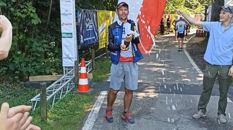 22.08.2022 | Adrian Kostera na podium 10-krotnego Ironmana. Polak zajął trzecie miejsce