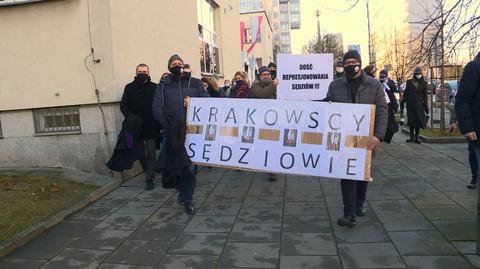 Protest sędziów przed krakowską prokuraturą. "Dość represjonowania sędziów"