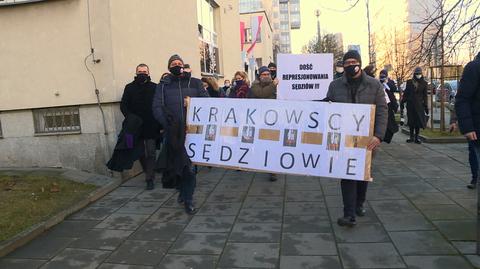 Protest sędziów przed krakowską prokuraturą. "Dość represjonowania sędziów"