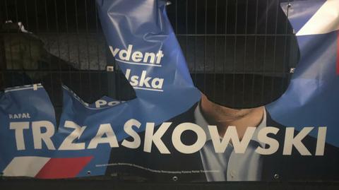 Mężczyzna zerwał plakat Trzaskowskiego i groził kobiecie, która mu zwróciła uwagę