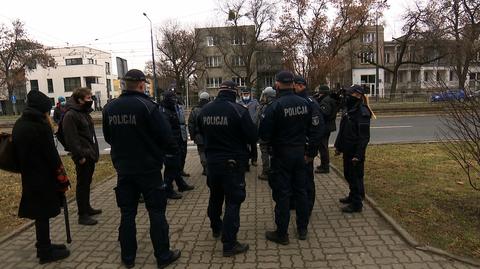 12.12.2020 | Policja spisuje uczestników kolejnych demonstracji