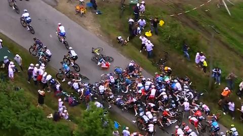 Dwa wypadki, kilkudziesięciu zawodników z kontuzjami. Pechowy początek Tour de France