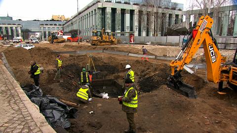 Spod warstwy ziemi wyłoniła się chata. Archeologiczna sensacja w Warszawie