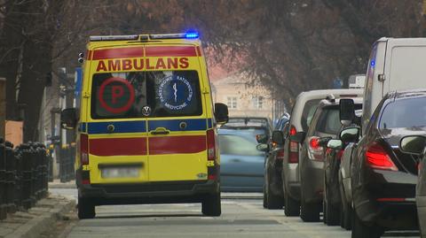 03.03.2021 | "Wcześniej były brawa, teraz są liściki". Ratownicy medyczni pokazują, jak są traktowani