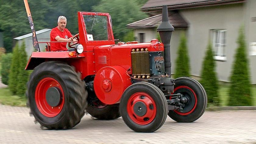 Miłośnik ciągników jedzie 700 kilometrów zabytkowym traktorem z Podbeskidzia nad Bałtyk