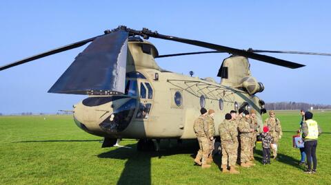 Amerykańscy żołnierze spełnili marzenie Oskara. Chłopiec mógł z bliska zobaczyć CH-47 Chinooka