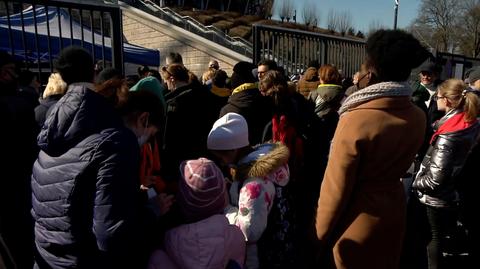 19.03.2022 | Wielka kolejka po PESEL na Stadionie Narodowym. "To powinno być jakoś inaczej"