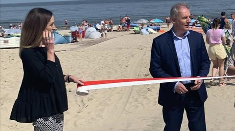Uroczyste otwarcie wejścia na plażę. Wstęgę przecinał wojewoda