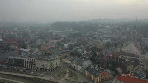 Smog szkodzi i straszy. "Wypalamy dodatkowo półtora tysiąca papierosów"