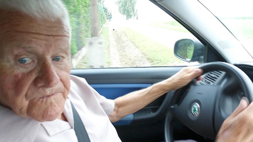88-latek zdał egzamin na prawo jazdy. Potrzebował pięciu podejść