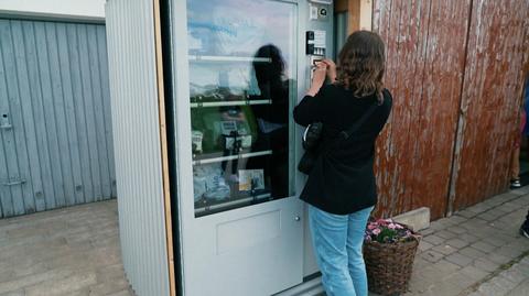 Można wylosować tani T-shirt lub bardzo drogi telefon. Ten automat stał się hitem w Niemczech