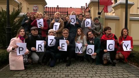 "Wbiegł za stół sędziowski i uderzył sędzię"