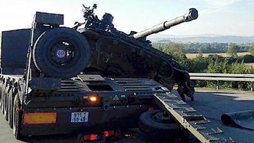 Czechy: czołg zablokował autostradę. Pojazd spadł z lawety