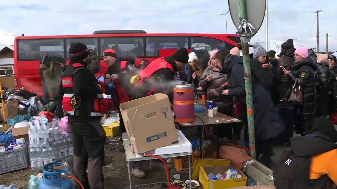 Wojna W Ukrainie. Pierwsze Chwile Ukraińskich Uchodźców Po ...