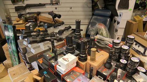 02.03.2022 | Polskie sklepy militarne przeżywają oblężenie. Klientami są głównie Ukraińcy, którzy wracają bronić ojczyzny