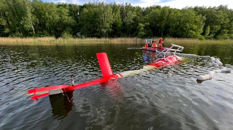 23.05.2022 | Awaria śmigłowca Lasów Państwowych. Pilot wylądował w zbiorniku wodnym