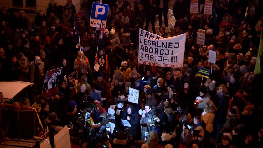 17.01.2018 | "Solidarność naszą bronią, PiS z Platformą niech się gonią". Czarna Środa w wielu miastach w Polsce