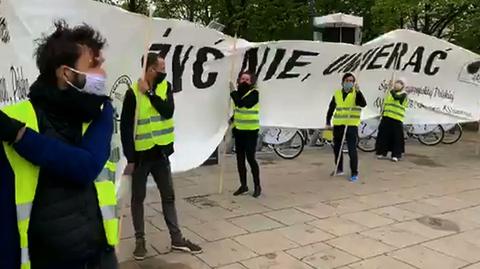 Artyści zorganizowali happening na początku maja. Sanepid nałożył surową karę